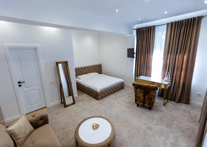 Jolie Boutique Corp B